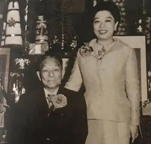  军阀杨森娶12个老婆,90岁时17岁小妾问有几个是心甘情愿嫁你的