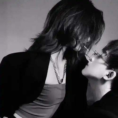  高冷情侣头像一男一女,真人优质