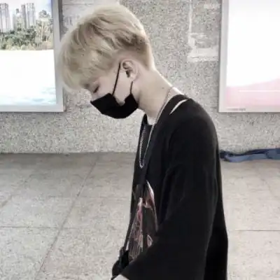  男生头像背影伤感霸气2020泪水成就未来