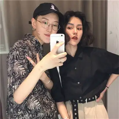  情侣头像手机控一对2018超级时尚有范以后的路我们一起走