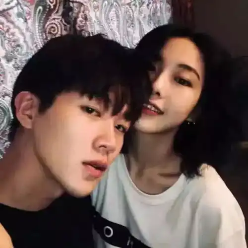  学生党爱用的超隐蔽情侣头像就算在群里的班主任,也看不出