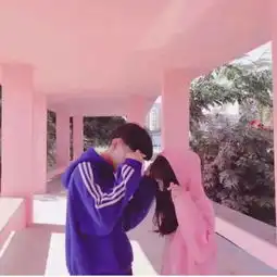  哪位大神能帮我找一下这张照片的情侣头像,在线等