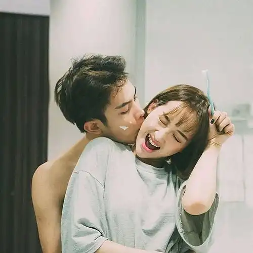  女生为啥突然学化妆,难道是好奇