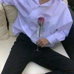  黄昏中穿风衣女子背影qq头像高清