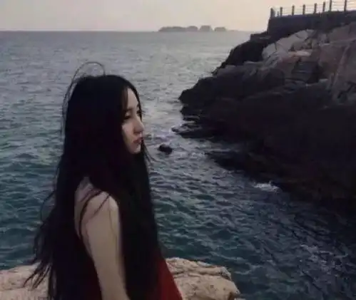  晚安心语伤感心累的带图片句子