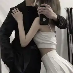  很脏很污情侣头像图片在床上扯领带