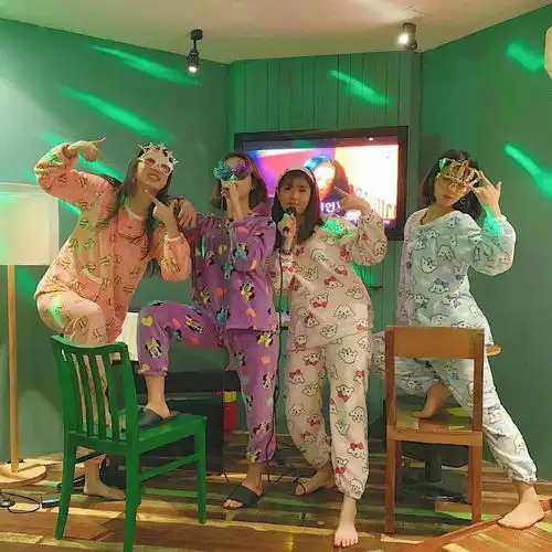 咖啡女仆,jk制服,还有睡衣照,这种闺蜜照你敢拉上朋友一起拍吗