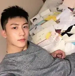  黄景瑜恋情黄景瑜甘做车夫一副二十四孝好男友的模样