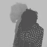  在一起时头像改成黑白色分手后男朋友也一直放黑白的头像,代表什么