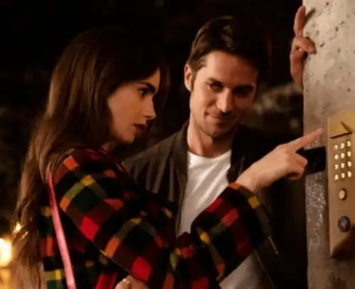  美国爆火新剧抄袭小时代女主抢闺蜜男友被撕x,狗血