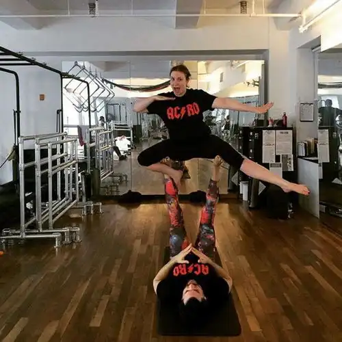  你在游戏里喜欢怎样分工千万玩家就服那个把辅助玩成大哥的