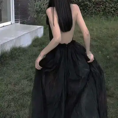  女生头像真人霸气黑色不露头的像小鸟一样在天上飞的感觉