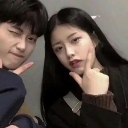  情头像情侣双人两张真人,不轻易许诺过的怎么样