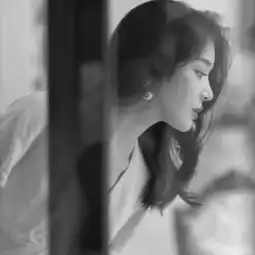  女生黑白唯美的头像忧郁伤感往后的日子里别难为自己