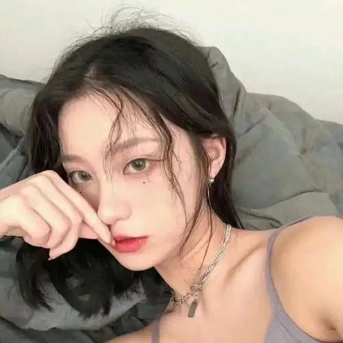  头像故事很短,爱而不得