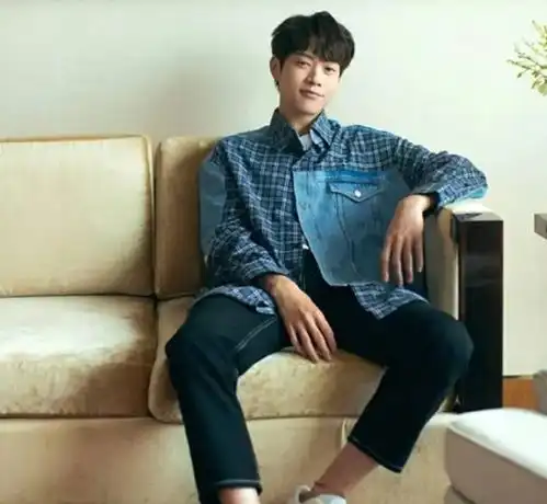  酒店同框后又被拍杨幂魏大勋现身同一小区停车场,情侣款太甜