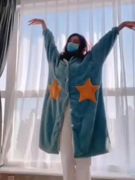  沈梦辰穿睡衣直播跳舞,看到她露出的一截脚踝,杜海涛要心疼了