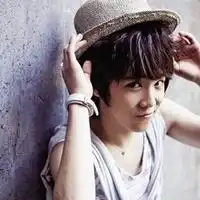  求戴帽子的女头情侣头