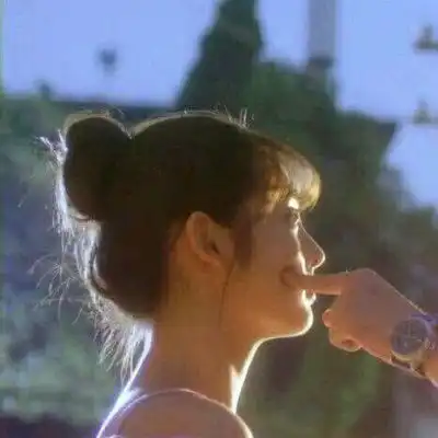 唯美情侣头像一左一右两张分开快乐的时光和你在一起