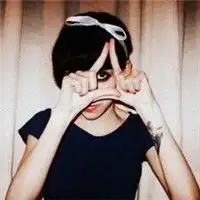  qq女生欧美范头像至爱已经离去,但爱仍然继续