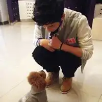  求这个女生抱猫头像的情侣男生头像