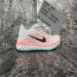  耐克的roshe休闲鞋,前面是黑色后面是黑白格,是什么版本啊