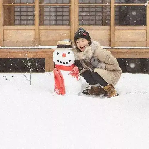  韩国小夫妻憧憬日本于是每天在院子里拍一张合影日本生活