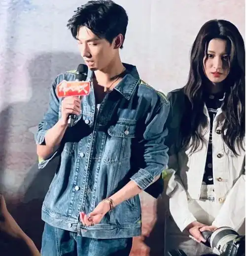  杨洋王楚然被爆回同一酒店粉丝横店就那么大,明星扎堆很正常