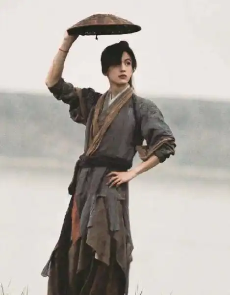  吉星高照花城谢怜牵手照超尴尬毫无cp感,衣服设计糟心