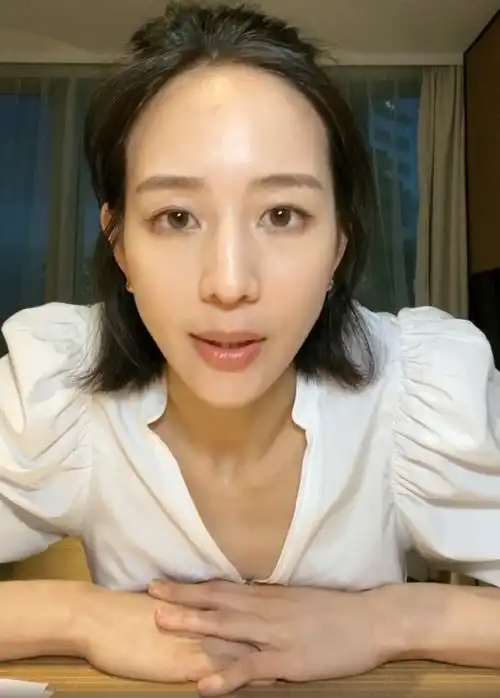 张钧甯直播连麦群星,陈意涵自曝三人囧事,阮经天尴尬到疯狂锤头