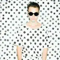  手指上画小人情侣头像他爱她她爱他他爱她谁爱我