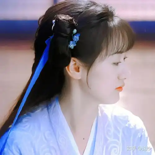  秋天来了快换上很甜很小众的情侣网名头像