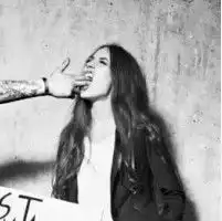  急求情侣头像最好是欧美的给好评