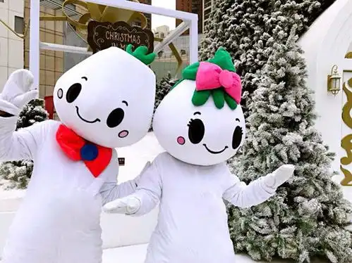  可怕一对情侣昨天虐遍了深圳的圣诞街头