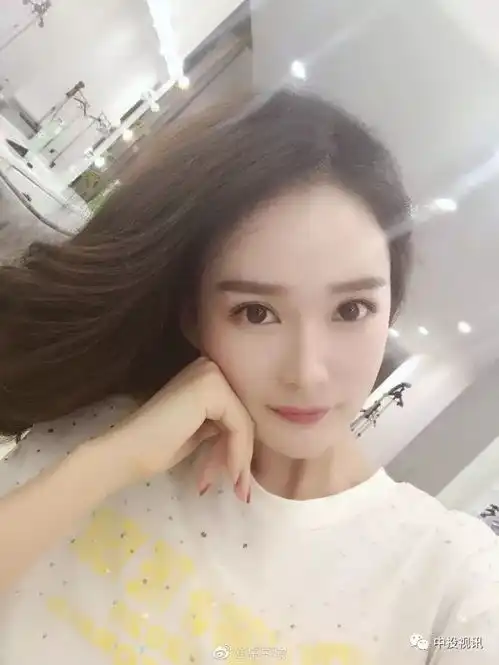  八卦戏多杨幂替身放话称杨幂整得像她,哪来的勇气