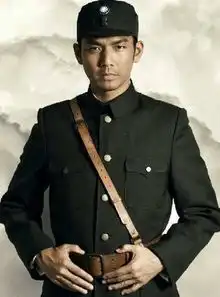  同是一袭军装,鹿晗形如漫画,胡歌靳东成熟稳重