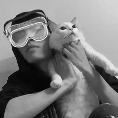  黑白男头像高冷真人孤独男生黑白丧系头像