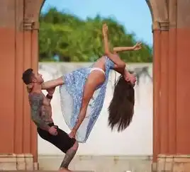  这对情侣用瑜伽来秀恩爱,简直性感到爆