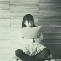  这个图片的另一个女生