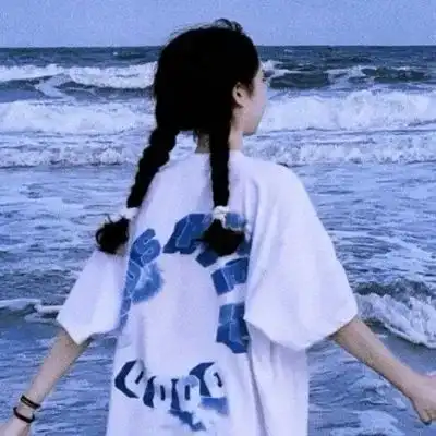  情侣头像月亮不睡我先睡我是人间小美味