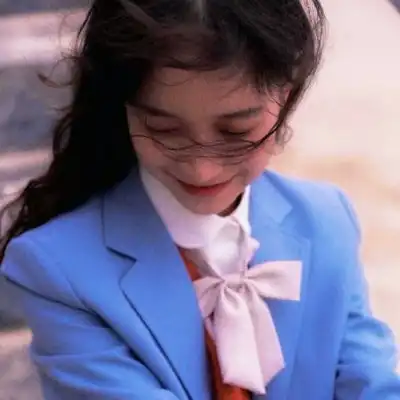  江郁复古原宿风女生头像