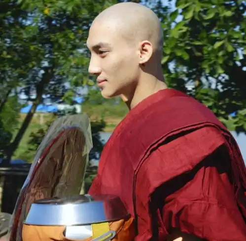  比金城武还帅188cm缅甸小男模爆红,绝美腹肌圈粉无数馋他身子