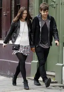  小情侣们约会忙,新婚couple如胶似漆海报网最新欧美明星情侣街拍合辑5月10日5月23日