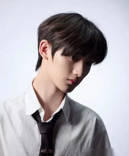  杨洋迪丽热巴会短暂捆绑一下,因为两个人要为合体的杂志封面造势