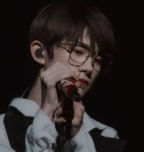  易烊千玺头像一年又一年