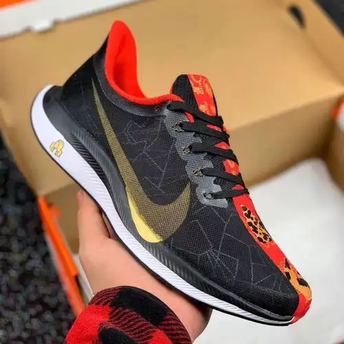  新款男鞋运动鞋登月35代超级飞马拉松跑步鞋透气网纱面情侣鞋黑白