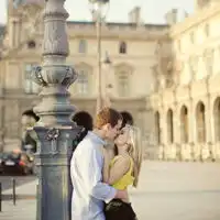  亲吻闹心的欧美情侣头像很想知道我对你是不是不痛不痒情侣头像