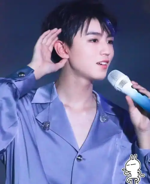  王俊凯王者荣耀账号曝光,一起组队女生成亮点,到底是谁