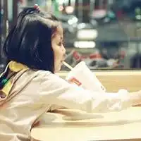 欧美小孩的情侣头像爱一个人就像拥有了铠甲