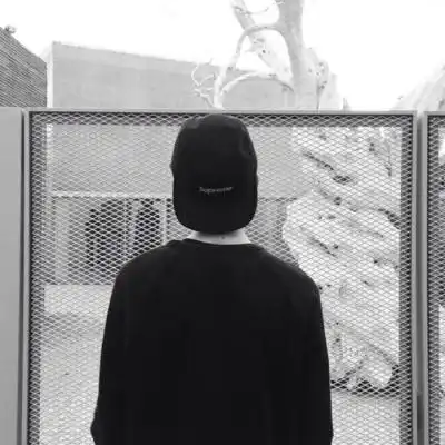  热门伤感帅气的男生背影头像是人是狗时间会告诉你